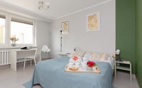 Warsaw Apartment Dolinka Batuty by Noclegi Renters